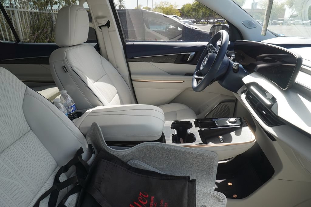 Used 2026 Buick Enclave Avenir w/ Super Cruise Package FWD image 12