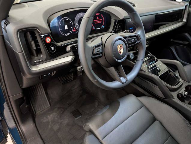 Used 2025 Porsche Cayenne AWD/4WD image 4