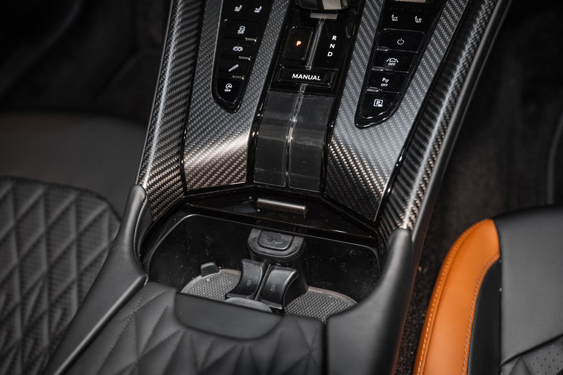 Used 2025 Aston Martin DB12 Coupe image 34