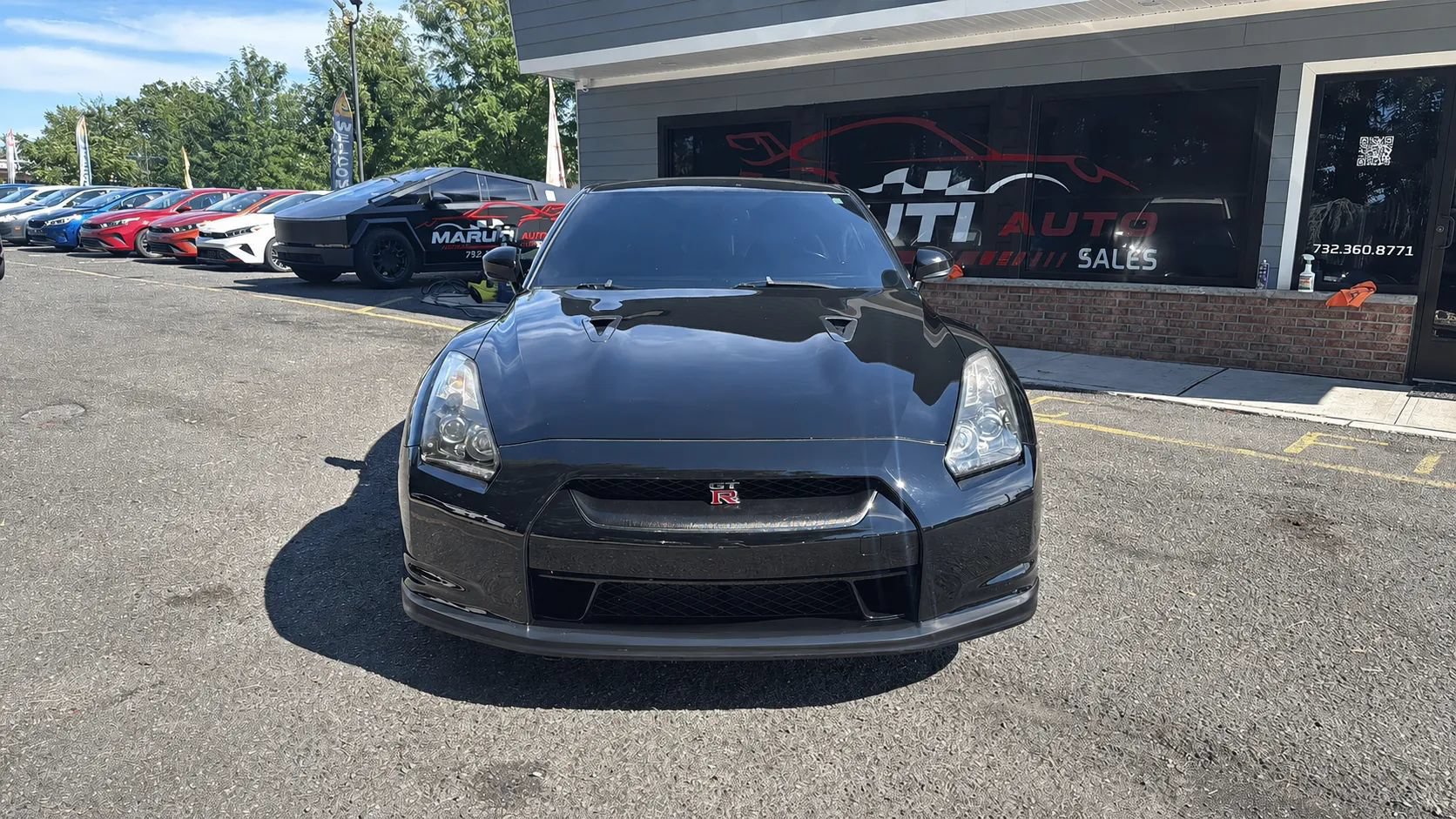 Used 2010 Nissan GT-R Premium AWD/4WD image 2
