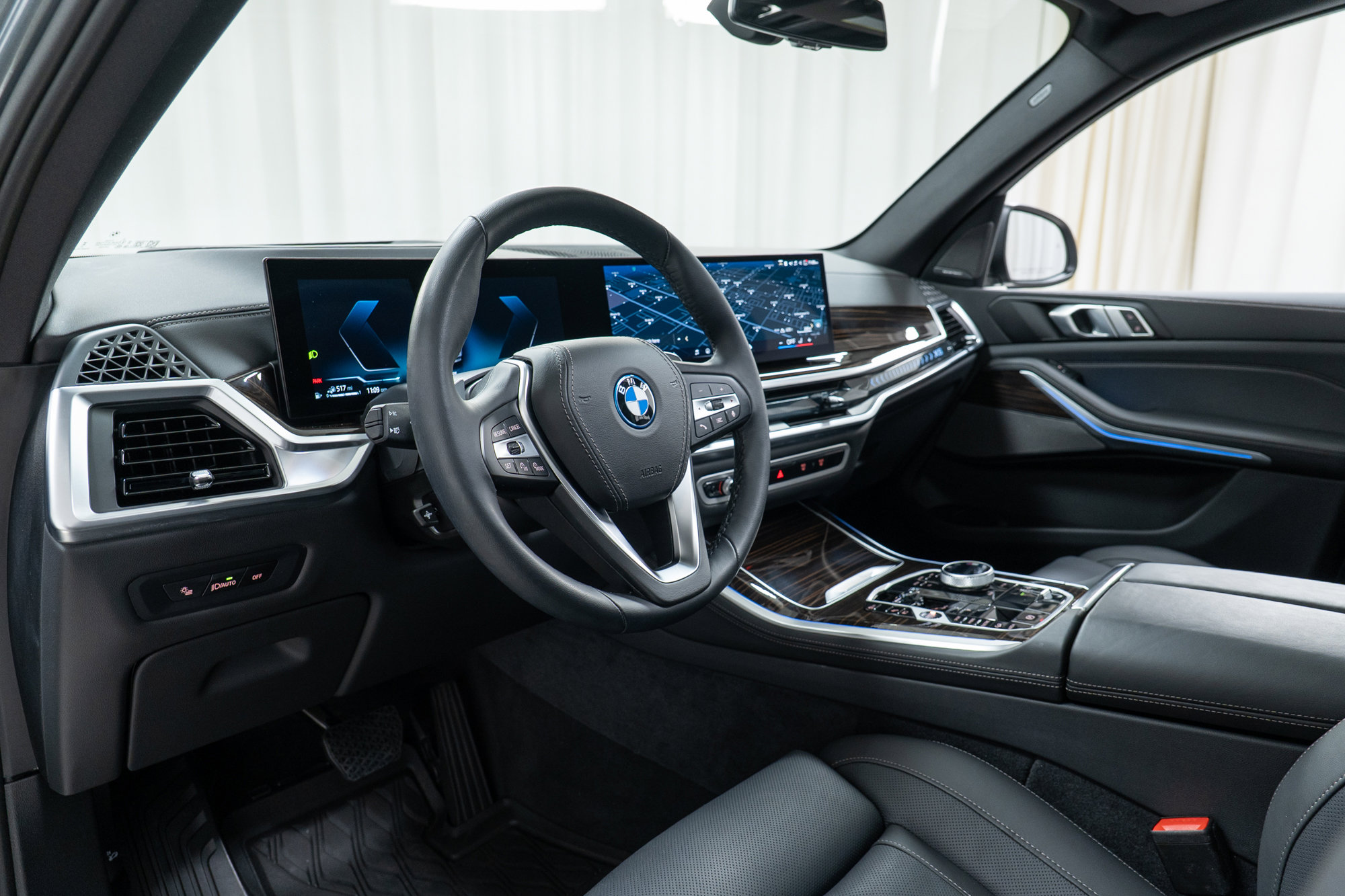 Used 2025 BMW X5 xDrive50e w/ Executive Package image 12