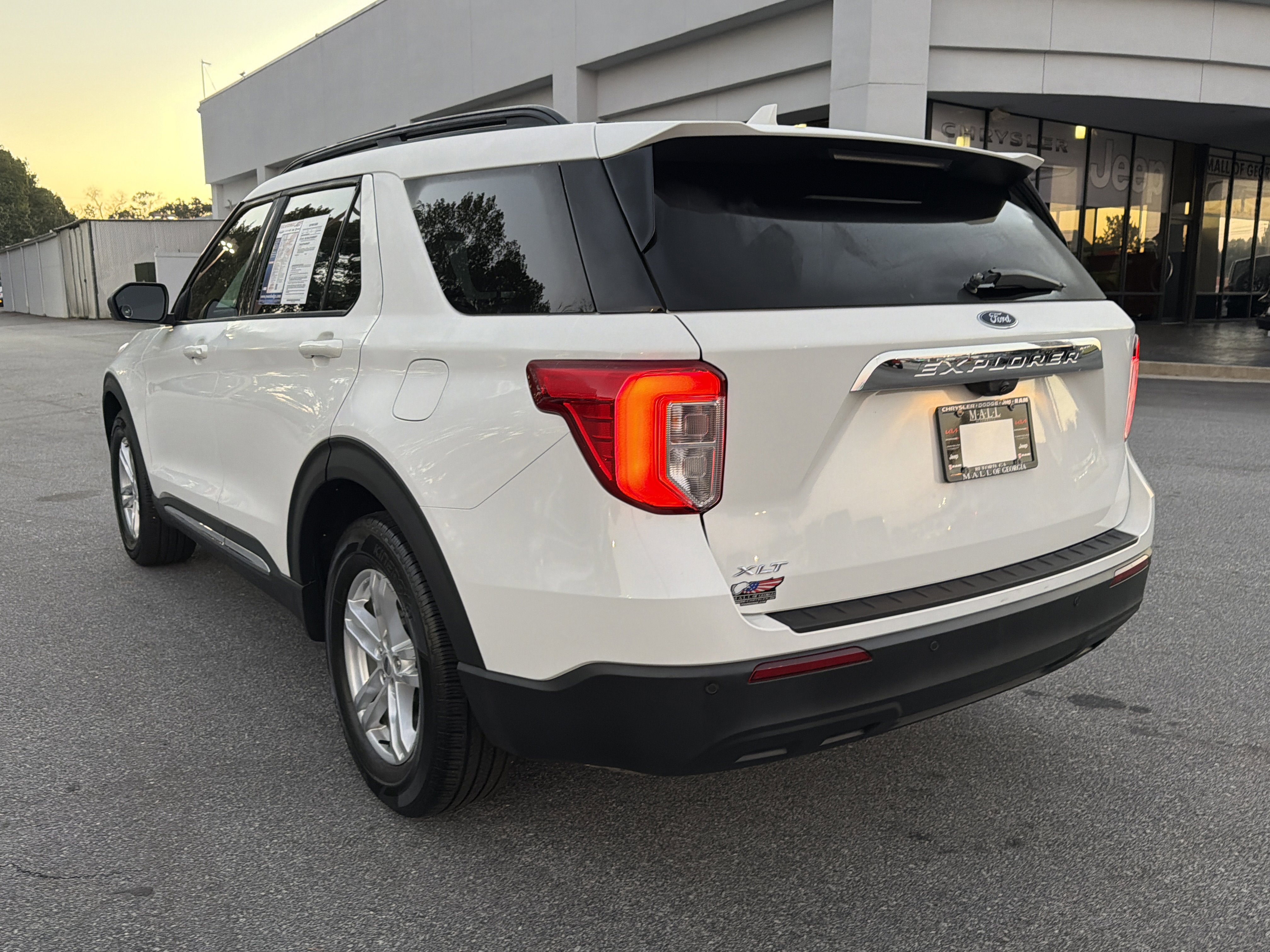 Used 2022 Ford Explorer XLT image 8