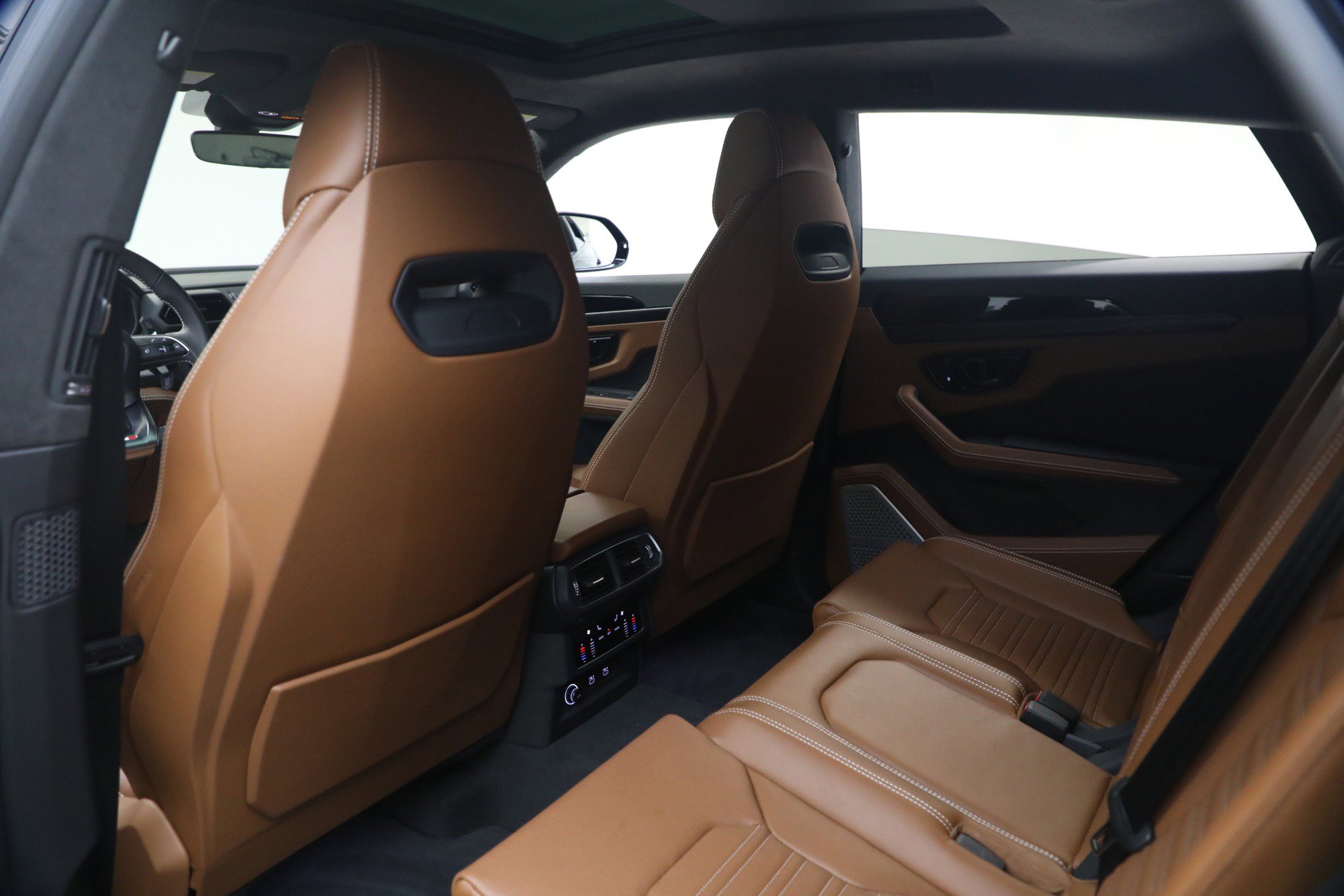 Used 2025 Lamborghini Urus SE AWD/4WD image 18