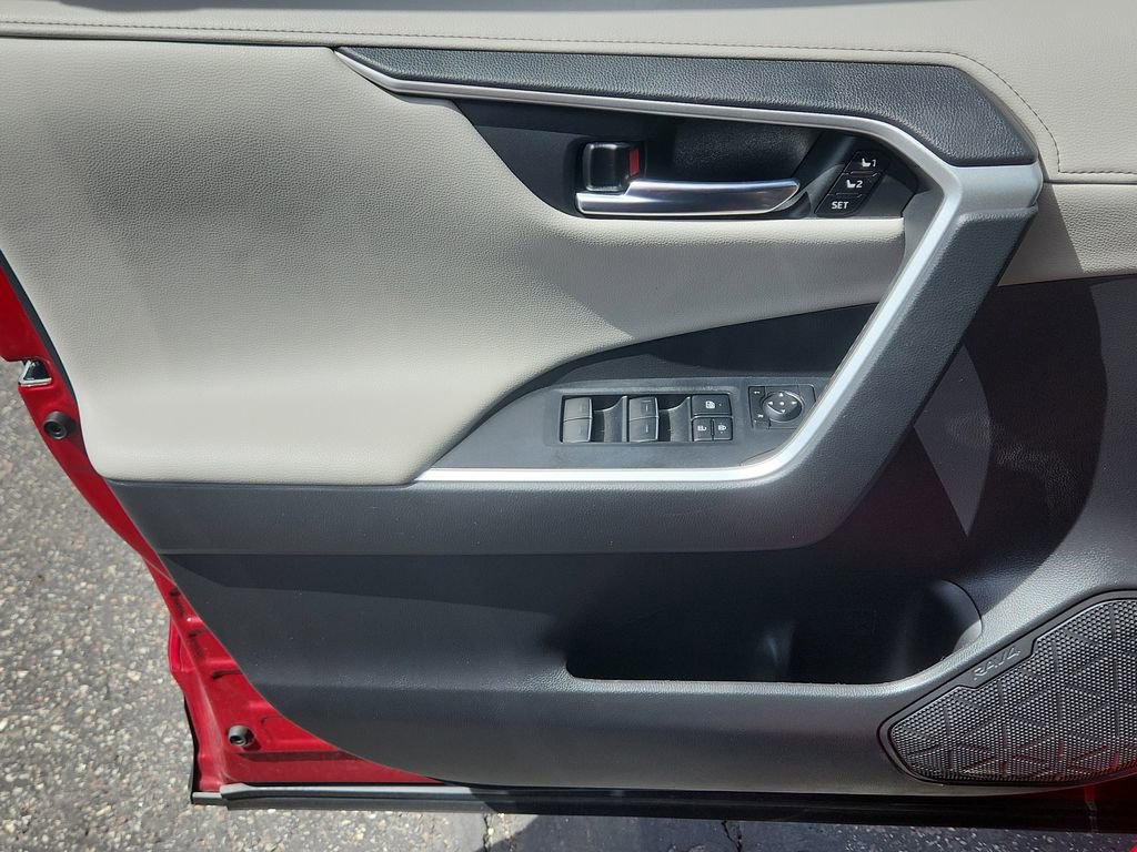 Used 2022 Toyota RAV4 Limited AWD/4WD image 6