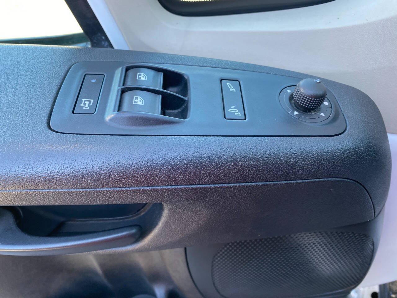 Used 2015 RAM ProMaster 2500 w/ Mopar Trailer Tow Group FWD image 11