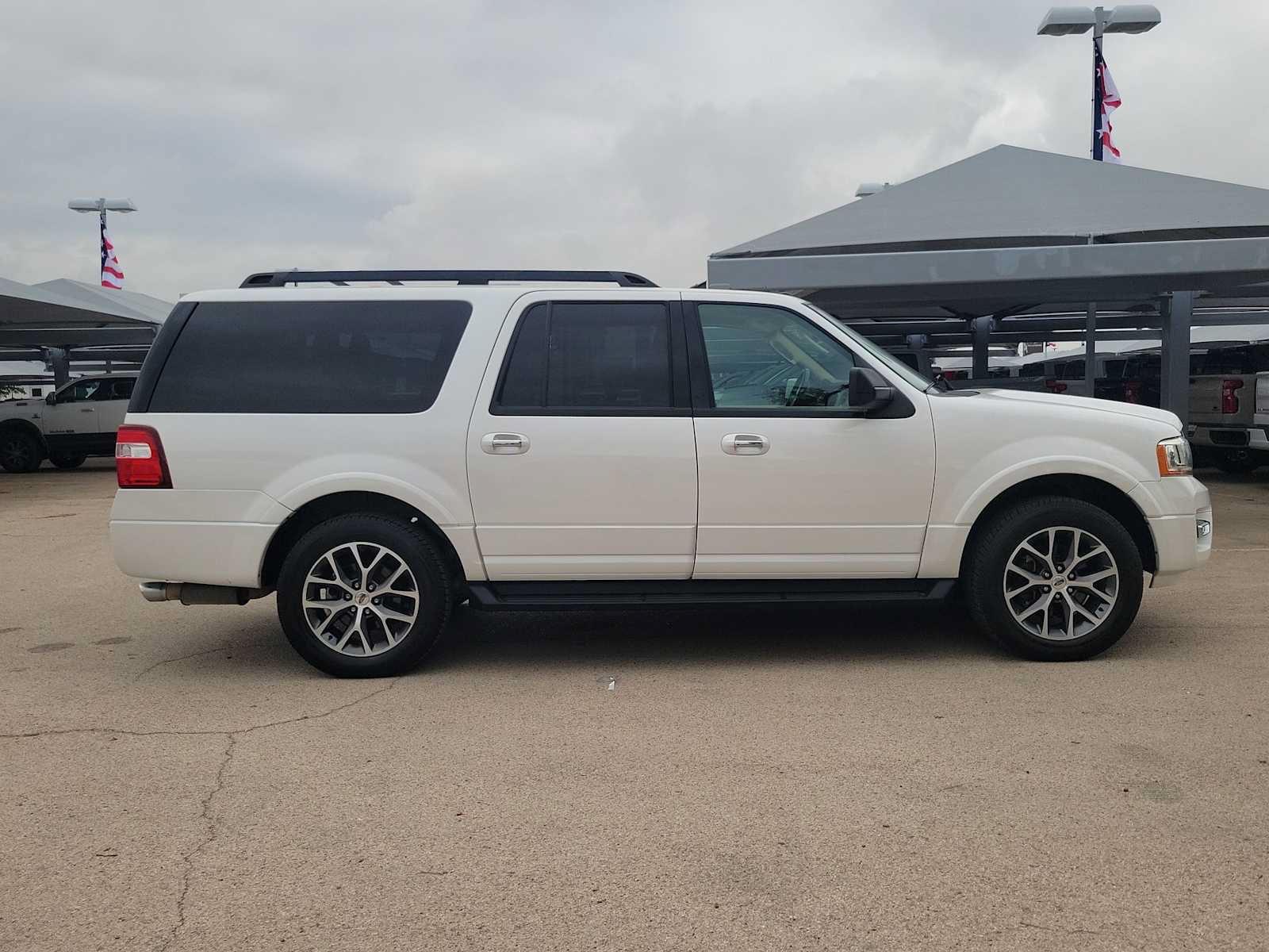 Used 2017 Ford Expedition EL XLT w/ Equipment Group 202A RWD image 9