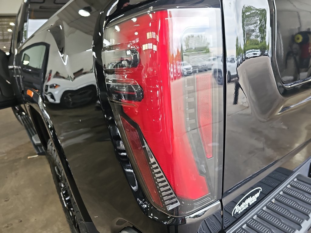 Used 2026 GMC Sierra 2500 AT4 w/ AT4 Premium Plus Package AWD/4WD image 39