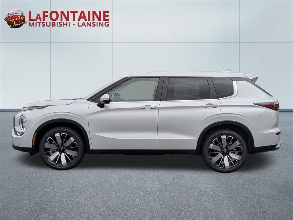 New 2025 Mitsubishi Outlander SE image 2