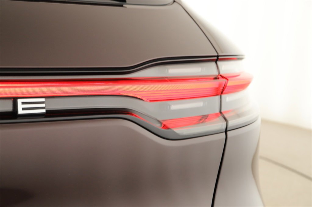 Used 2023 Porsche Macan Turbo image 29