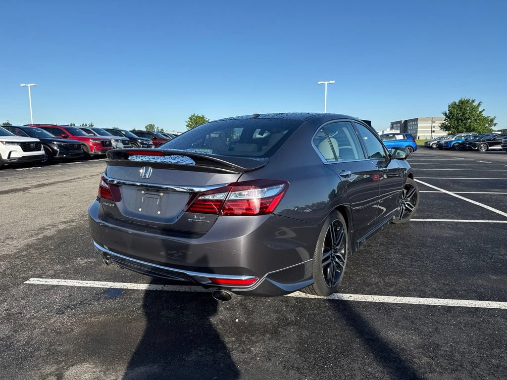 Used 2016 Honda Accord Touring image 11
