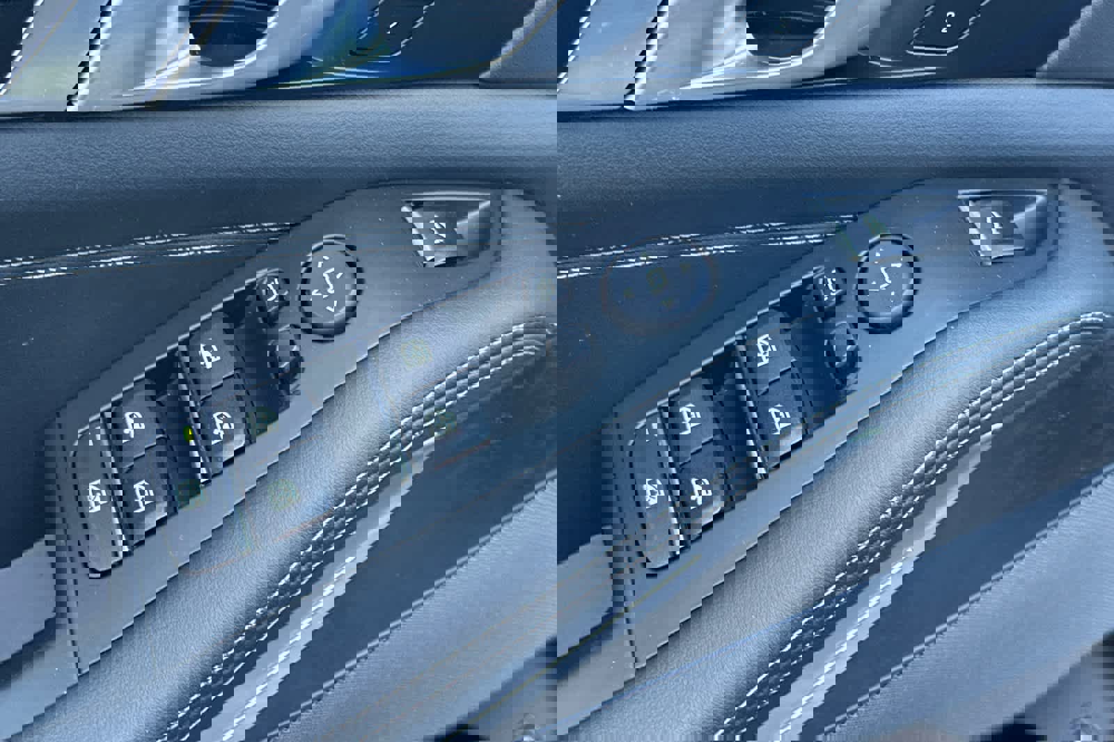 Used 2025 BMW X5 xDrive50e w/ Premium Package image 13