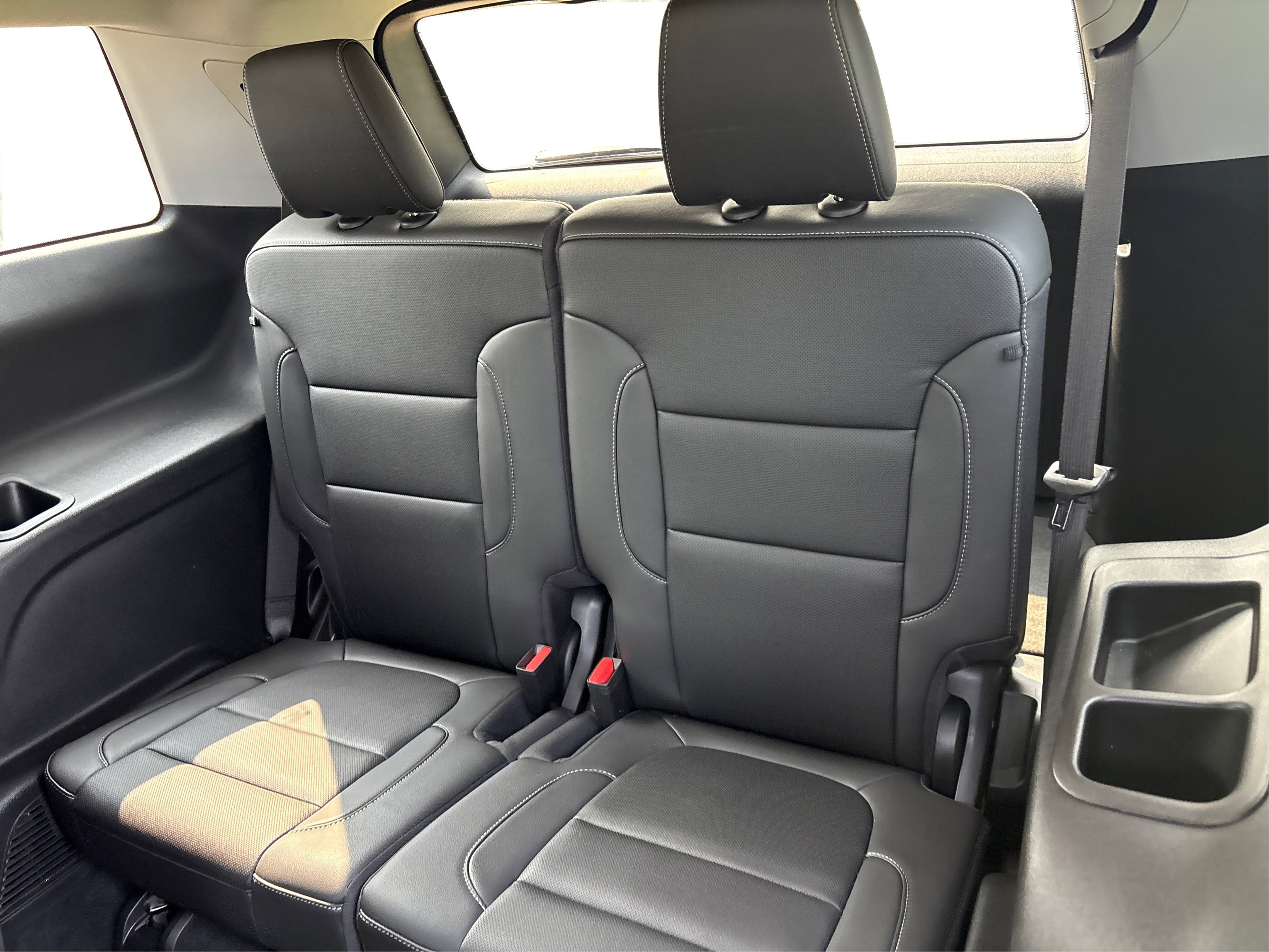 Used 2023 GMC Acadia SLT image 28