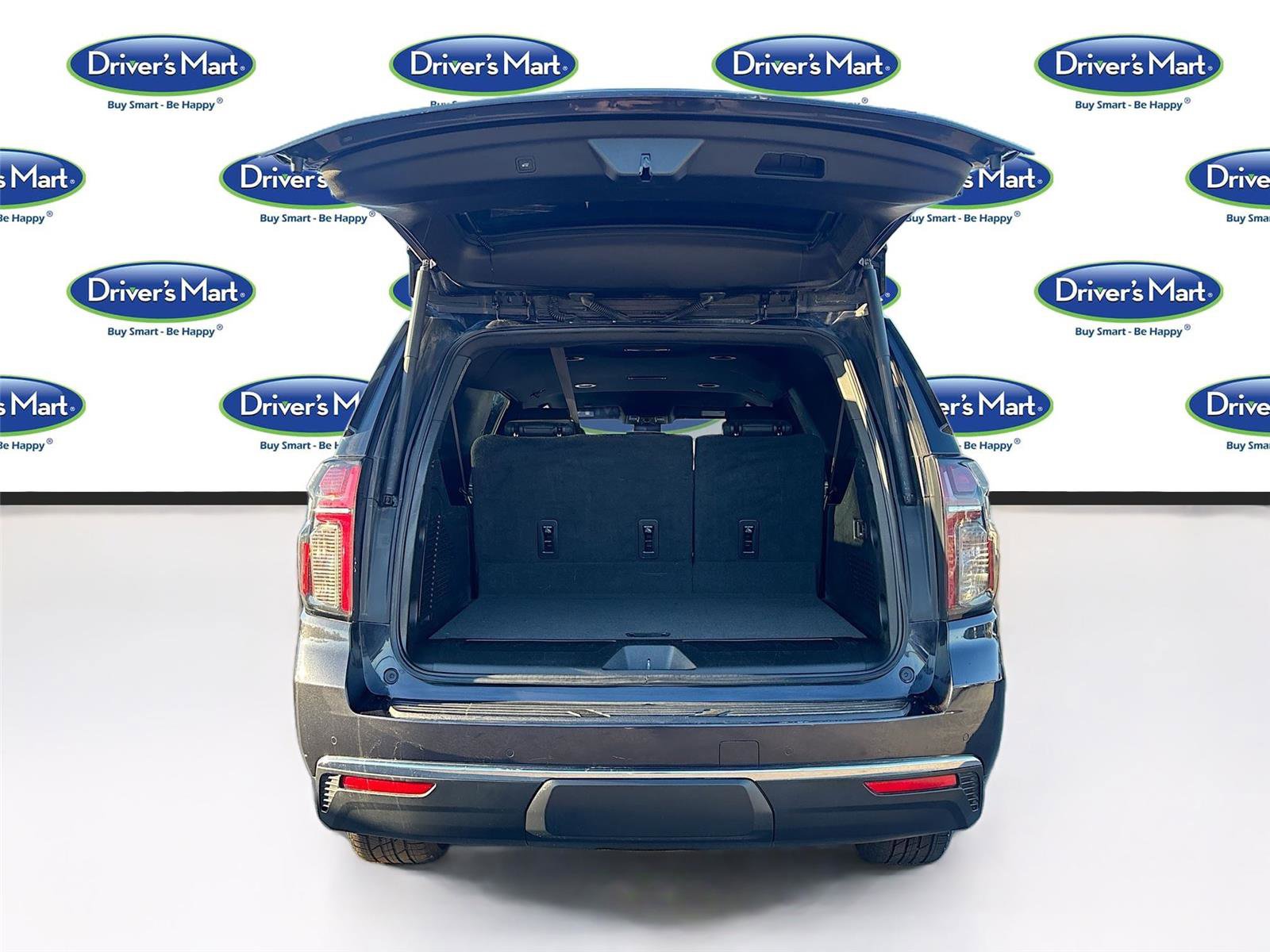 Used 2023 Chevrolet Suburban LT w/ Luxury Package image 26