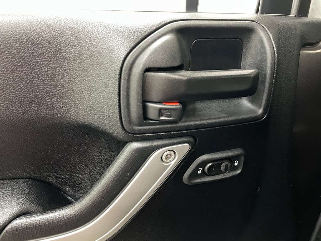 Used 2016 Jeep Wrangler Unlimited Sahara AWD/4WD image 19