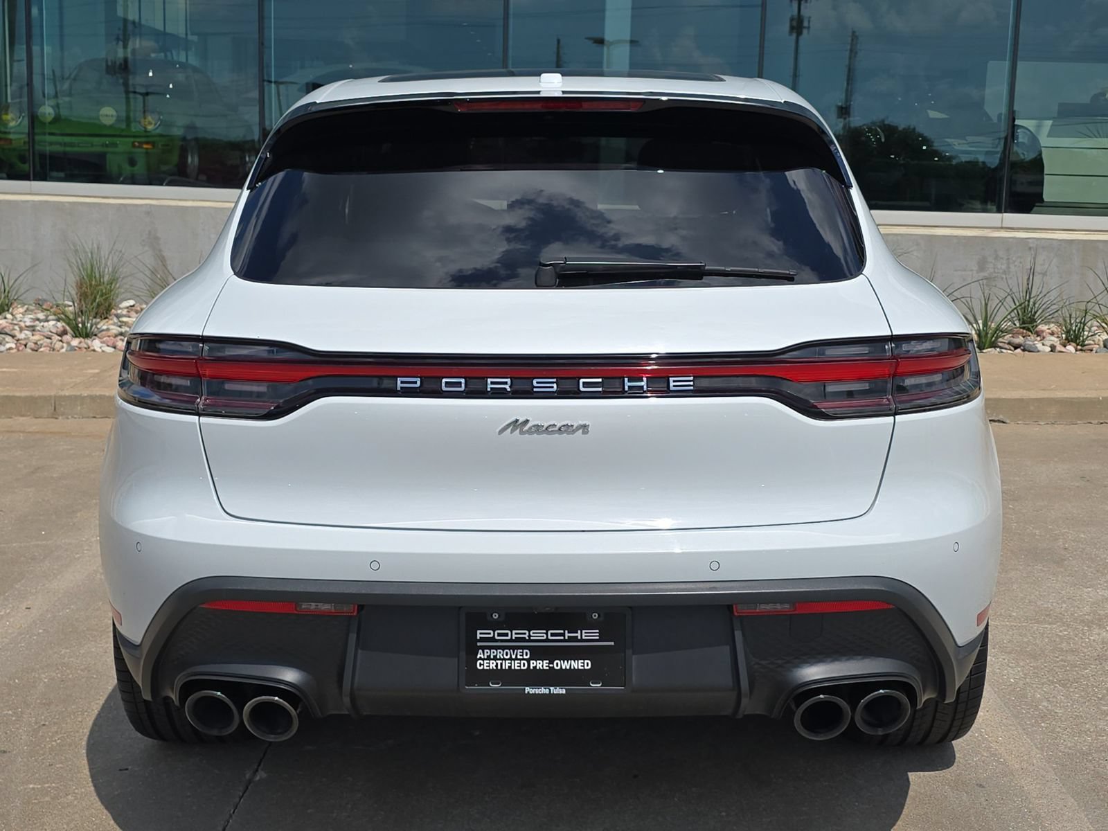 Certified 2022 Porsche Macan AWD/4WD image 7
