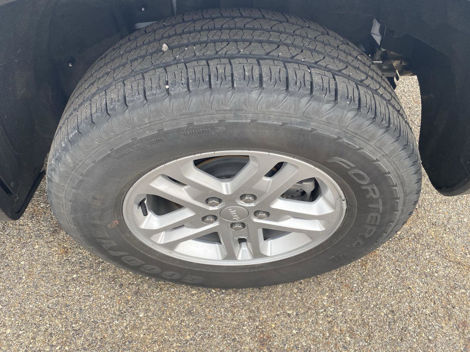 Used 2022 Jeep Grand Cherokee Laredo w/ Luxury Tech Group I image 13