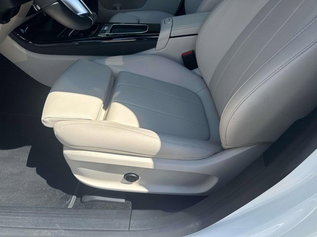 Used 2025 Mercedes-Benz CLA 250 4MATIC image 16