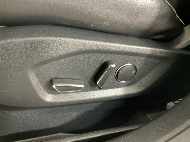 Used 2019 Ford Edge ST w/ Cold Weather Package AWD/4WD image 28