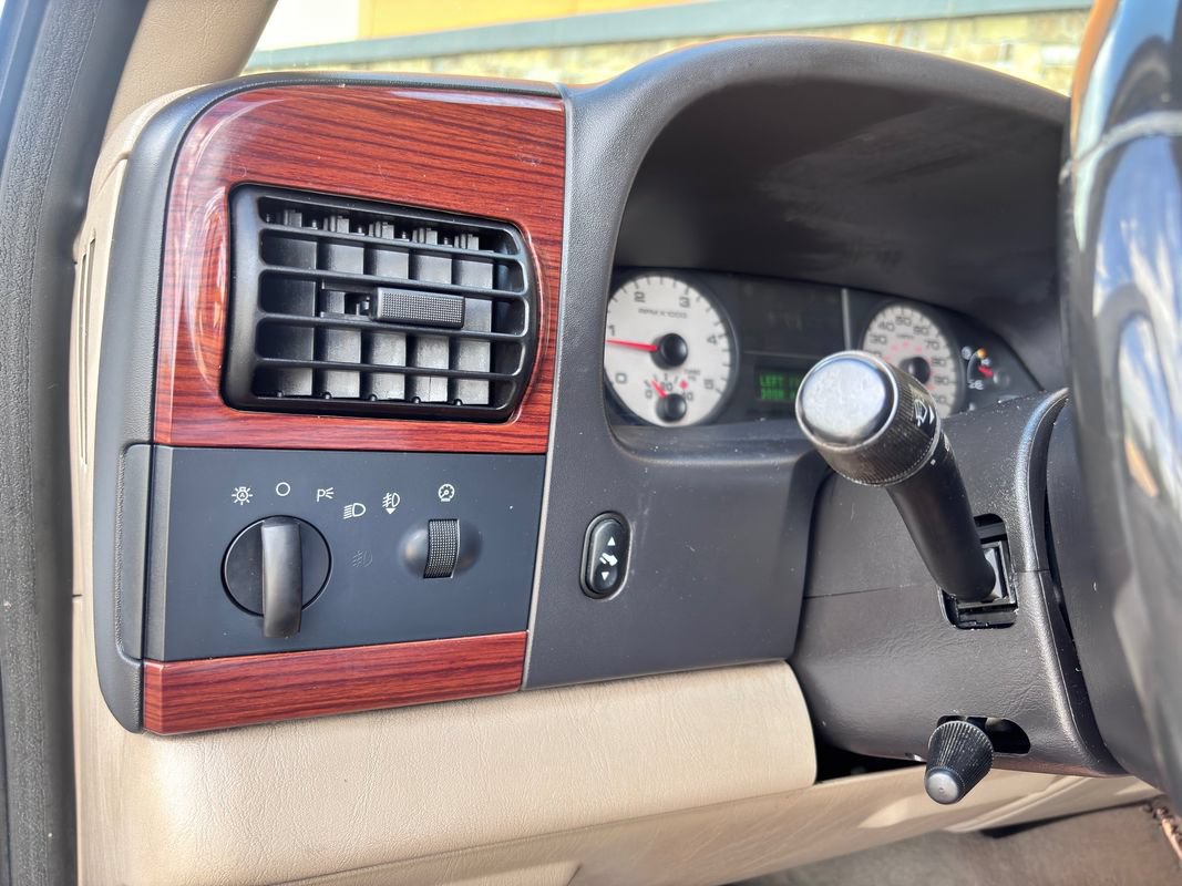 Used 2005 Ford F350 Lariat AWD/4WD image 23