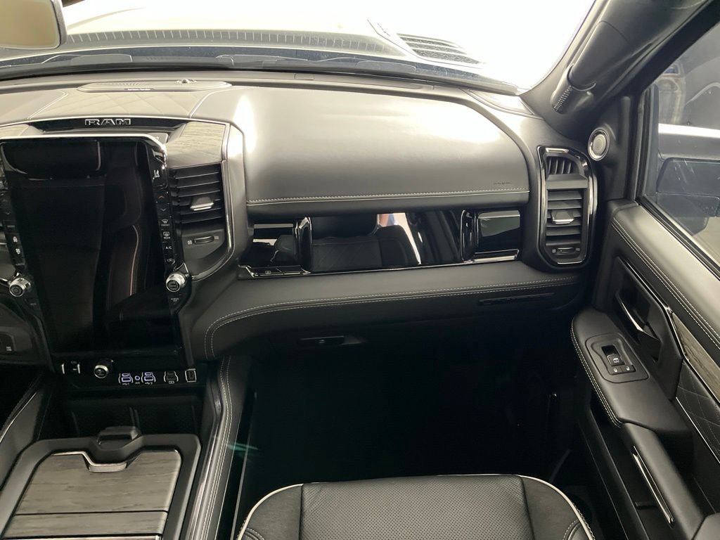 Used 2026 RAM 2500 Limited AWD/4WD image 18