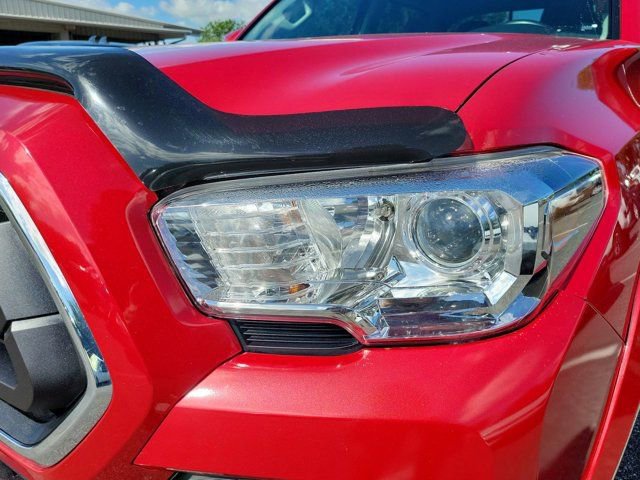 Used 2020 Toyota Tacoma SR5 RWD image 16