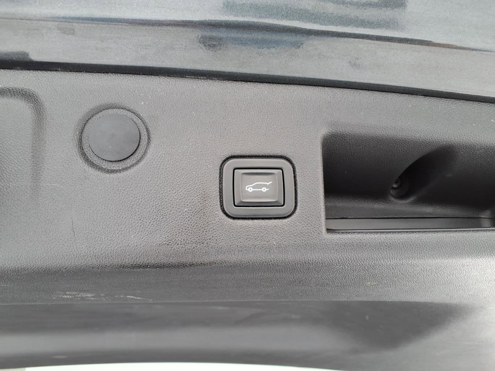 Used 2020 Chevrolet Equinox LT w/ Driver Convenience Package image 6