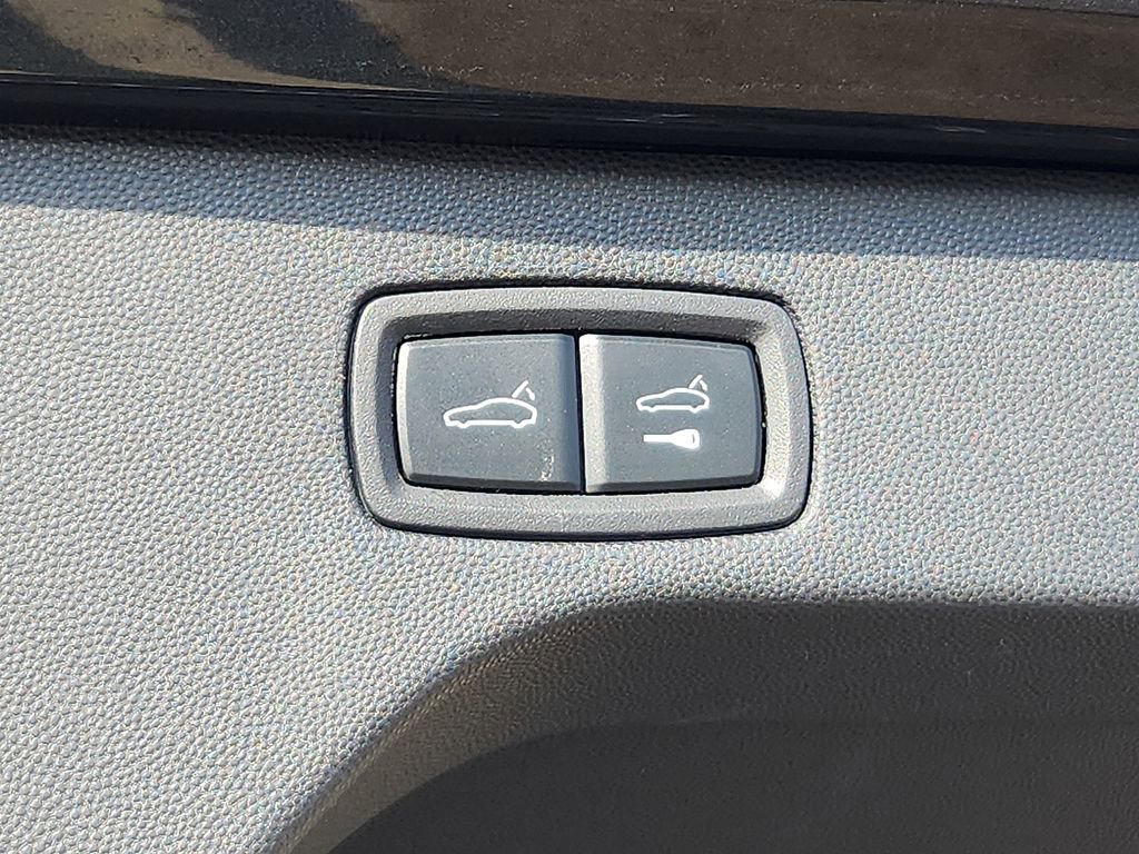 Certified 2025 Porsche Macan 4S Electric image 30