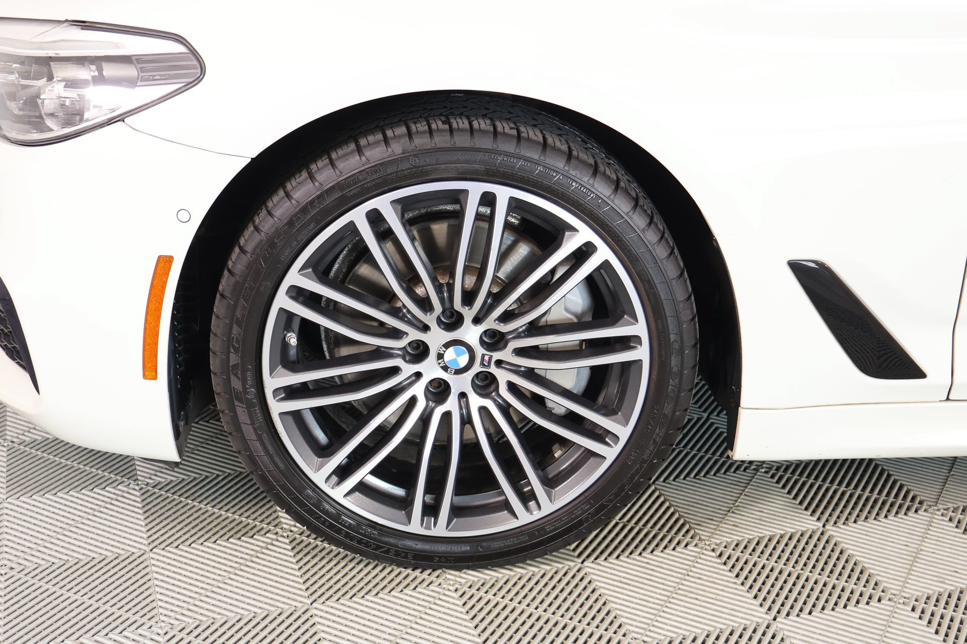 Used 2018 BMW 540i xDrive AWD/4WD image 19