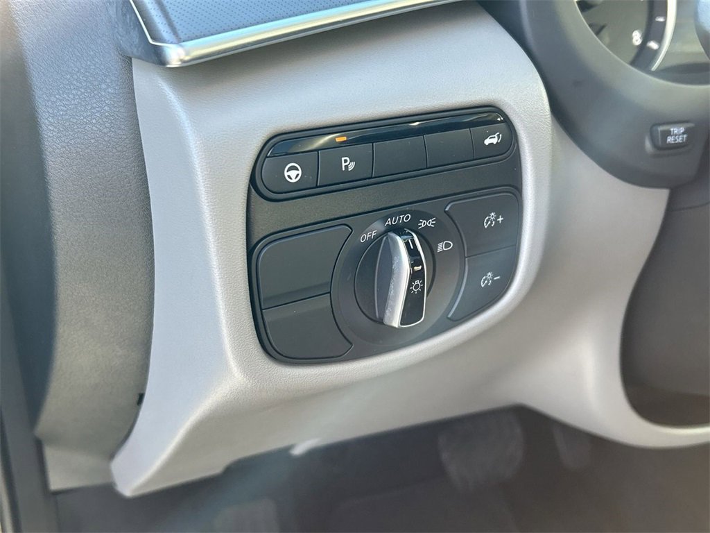 Certified 2024 INFINITI QX50 Luxe image 17