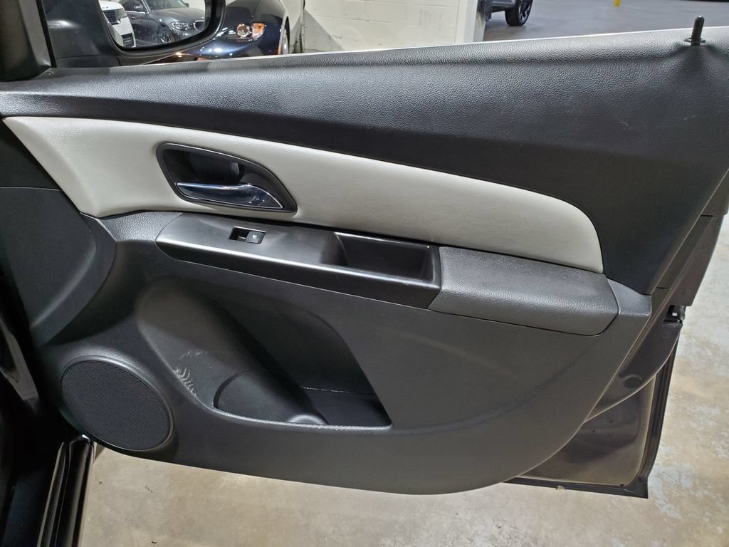 Used 2014 Chevrolet Cruze LT FWD image 15
