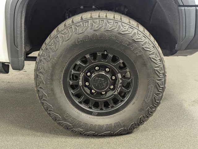 Used 2025 GMC Sierra 2500 AT4X w/ AT4X AEV Edition image 12