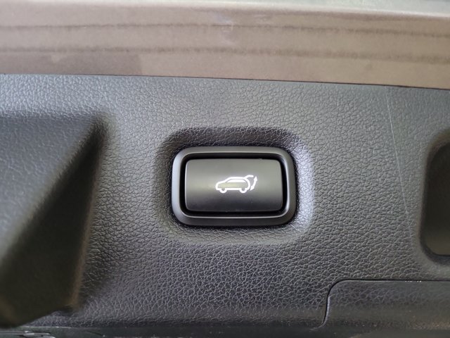 Used 2019 Hyundai Santa Fe w/ Ultimate Package FWD image 7