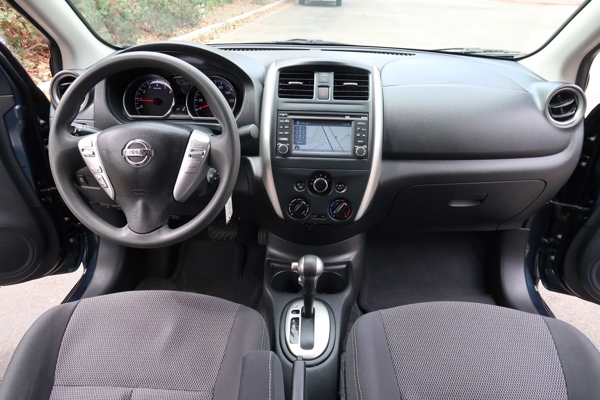 Used 2016 Nissan Versa SV w/ SV Tech Package FWD image 18