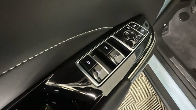 Used 2024 Cadillac Lyriq Tech AWD/4WD image 11