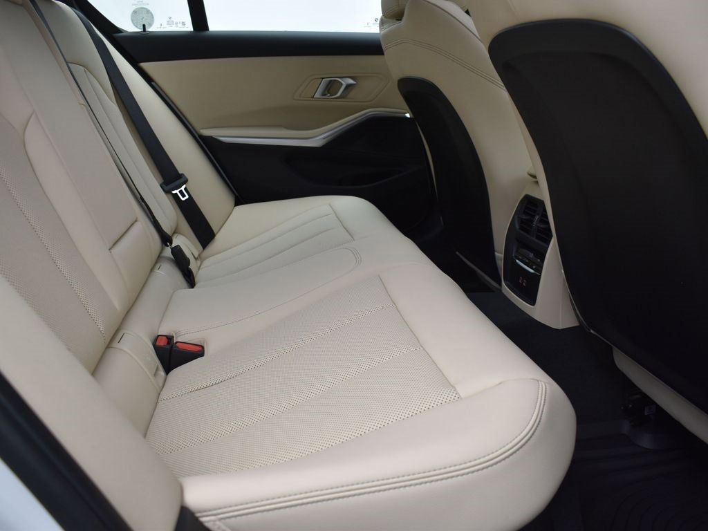 Certified 2025 BMW 330i Sedan w/ Premium Package image 22