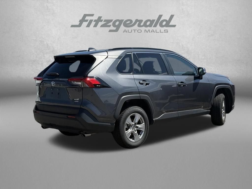 Used 2025 Toyota RAV4 XLE AWD/4WD image 3