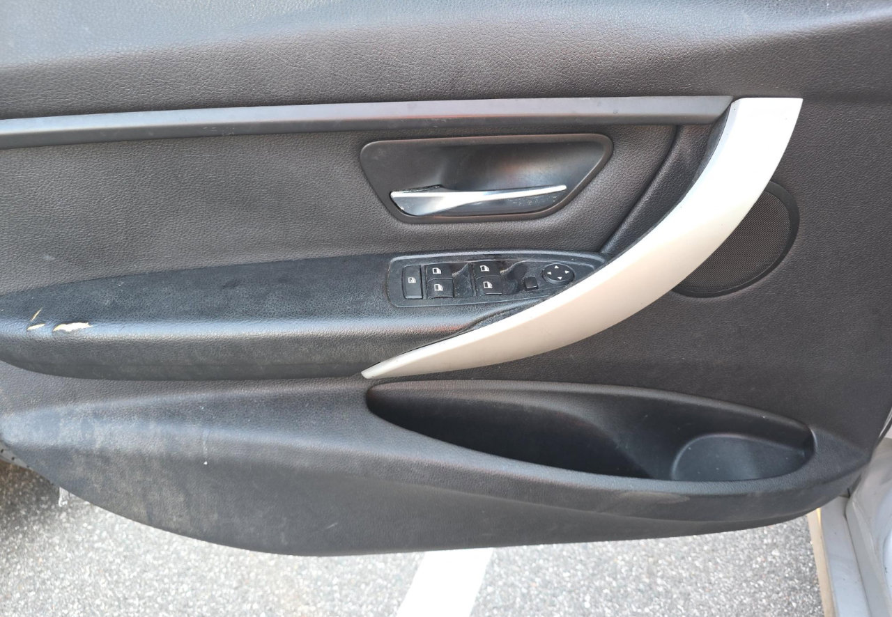 Used 2013 BMW 320i Sedan image 12