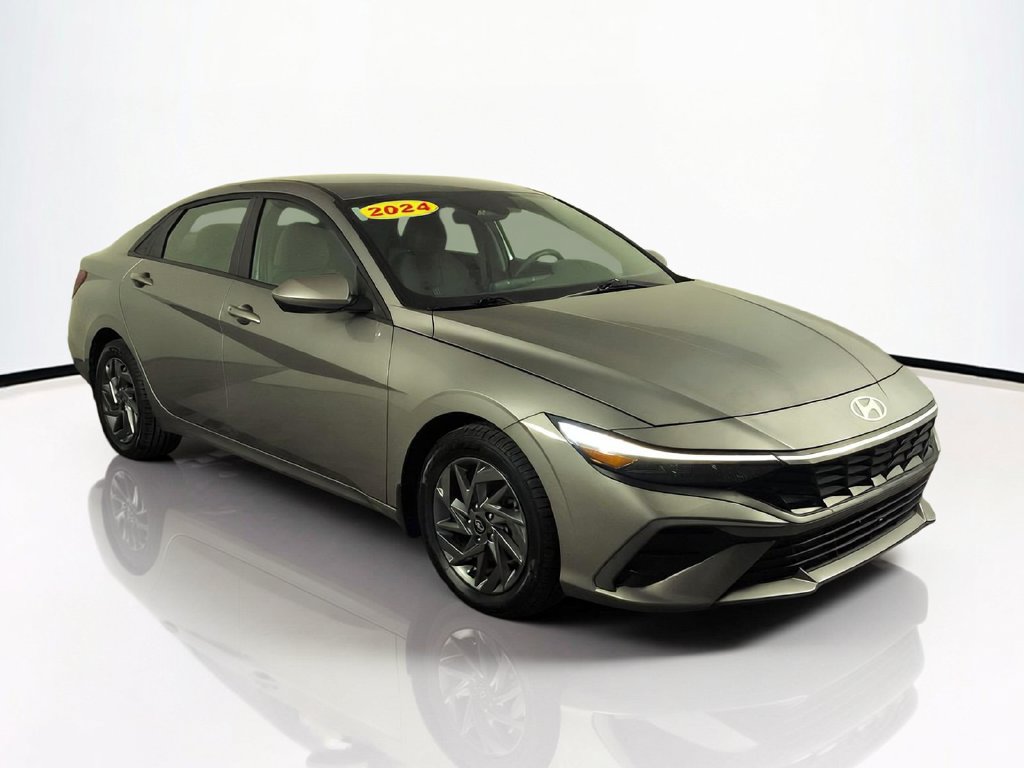 Used 2024 Hyundai Elantra SEL FWD image 2