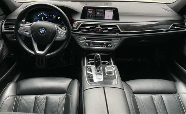 Used 2019 BMW 750i xDrive w/ M Sport Package AWD/4WD image 16