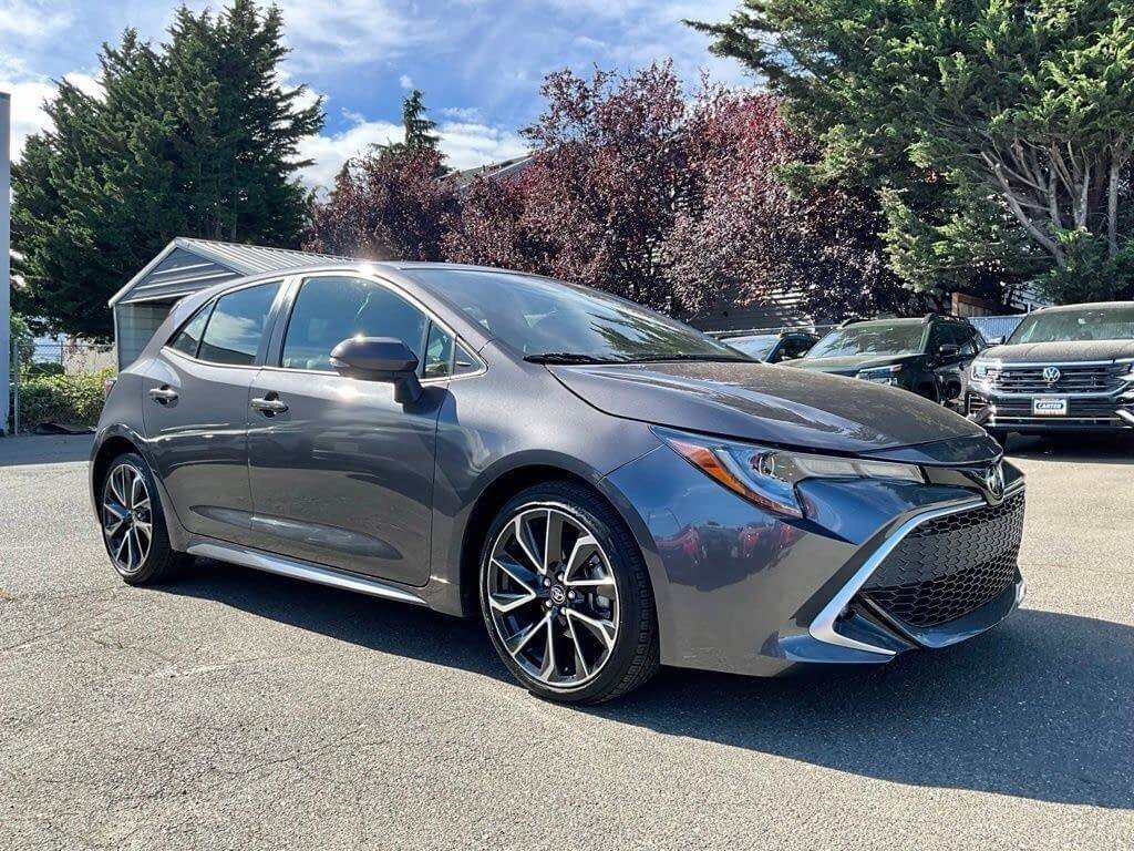 Used 2021 Toyota Corolla XSE FWD image 2