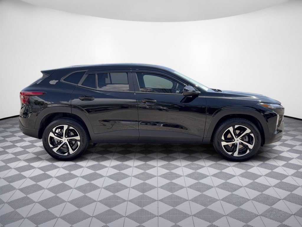 Certified 2025 Chevrolet Trax RS w/ Sunroof Package FWD image 8