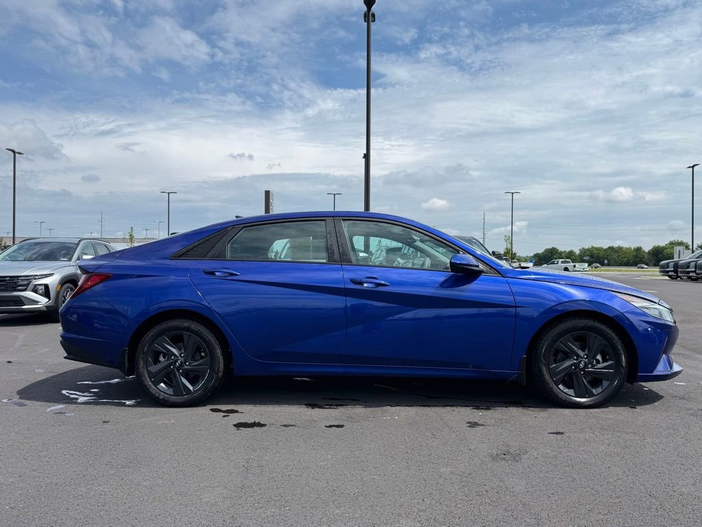 Used 2023 Hyundai Elantra SEL w/ Preferred Accessory Package FWD image 4