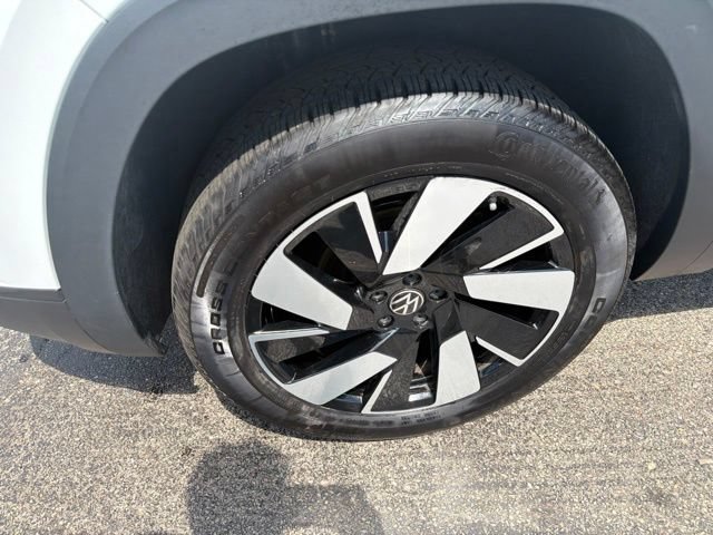 Used 2025 Volkswagen Atlas Cross Sport SE AWD/4WD image 38