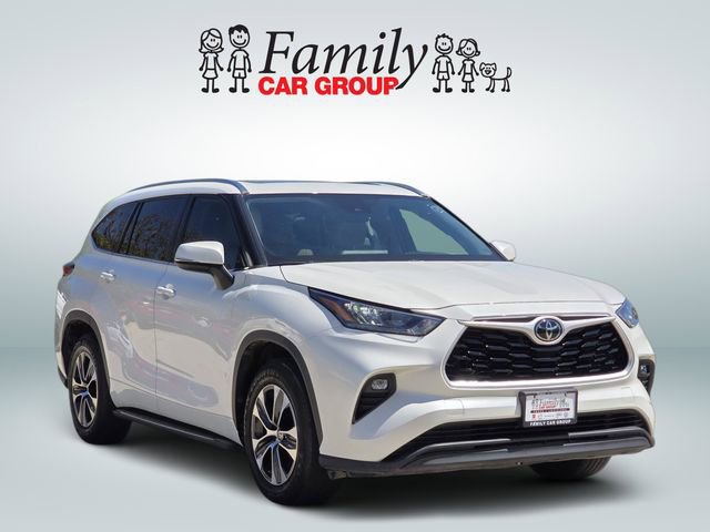 Used 2020 Toyota Highlander XLE image 2