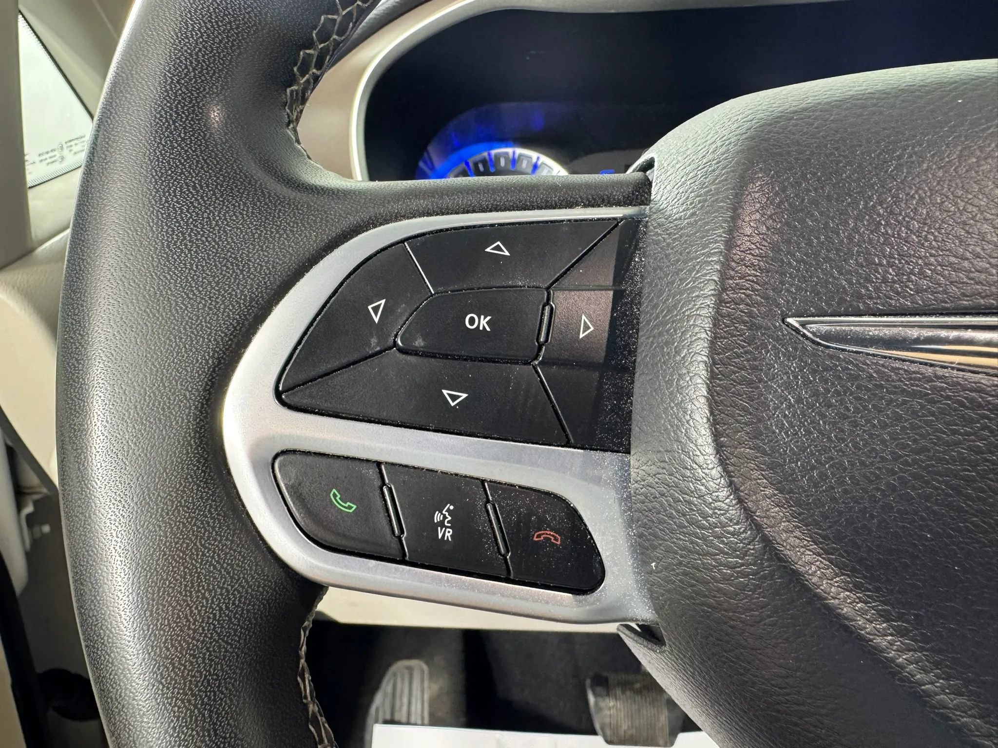 Used 2022 Chrysler Voyager LX FWD image 15