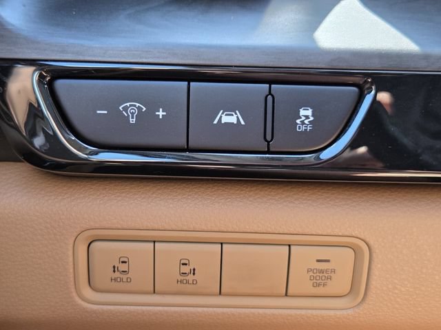 Used 2023 Kia Carnival EX FWD image 19
