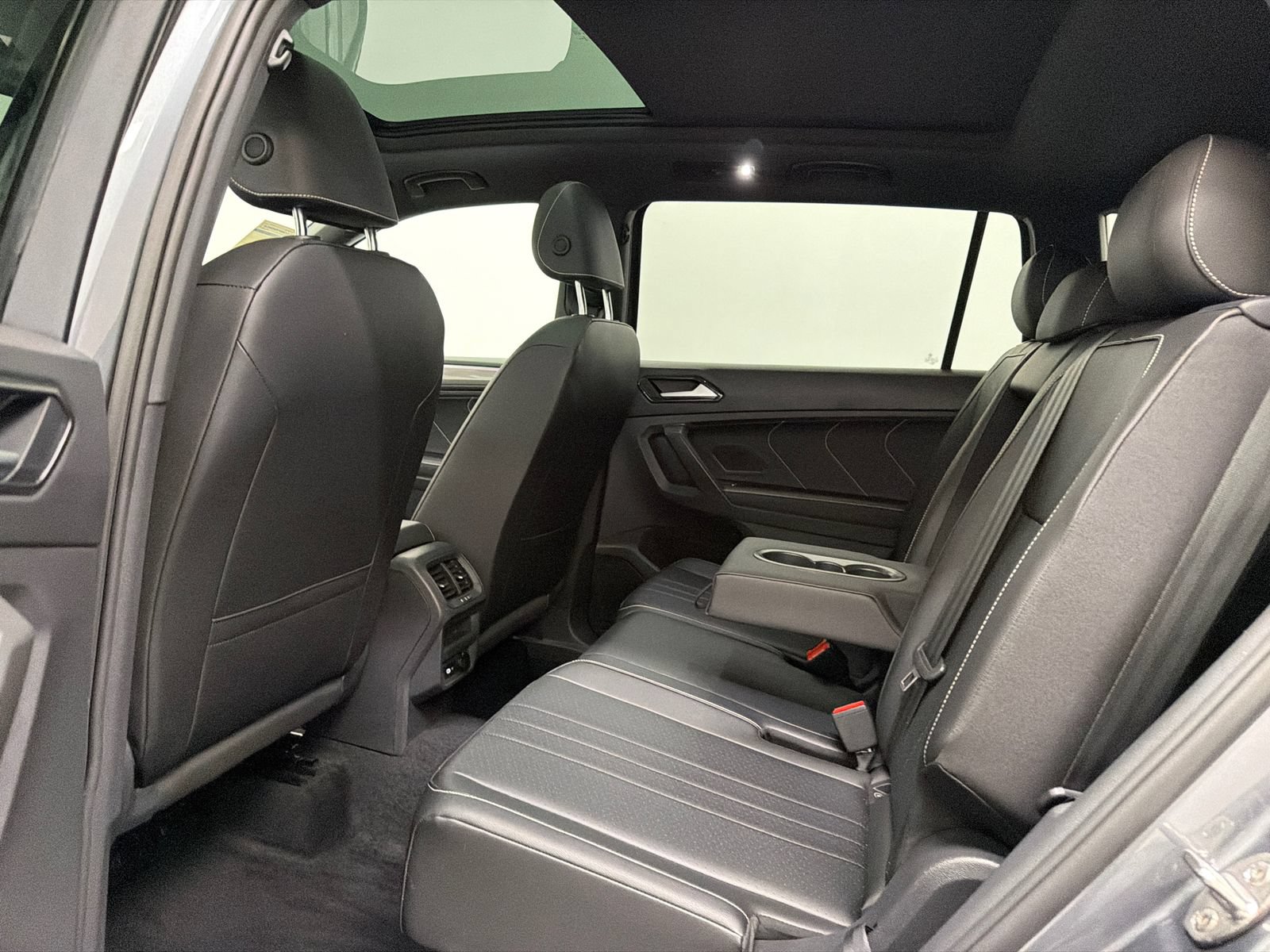 Used 2022 Volkswagen Tiguan SE R-Line FWD image 20