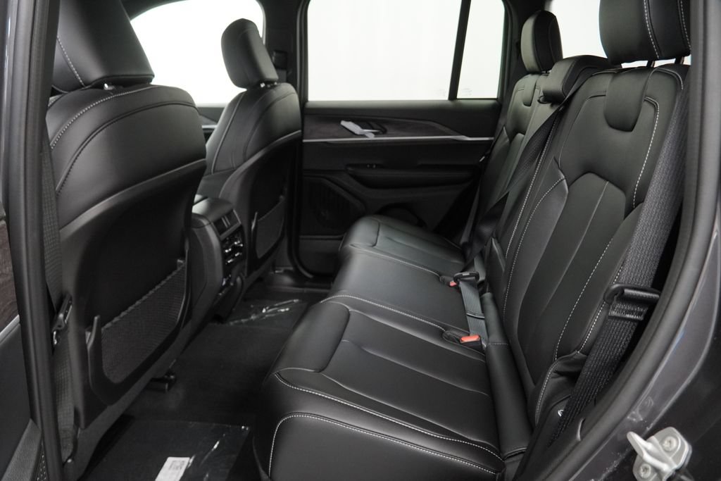 Used 2025 Jeep Grand Cherokee Limited AWD/4WD image 20