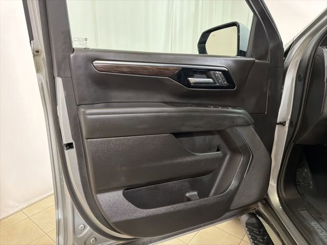 Used 2025 Chevrolet Suburban Z71 AWD/4WD image 9