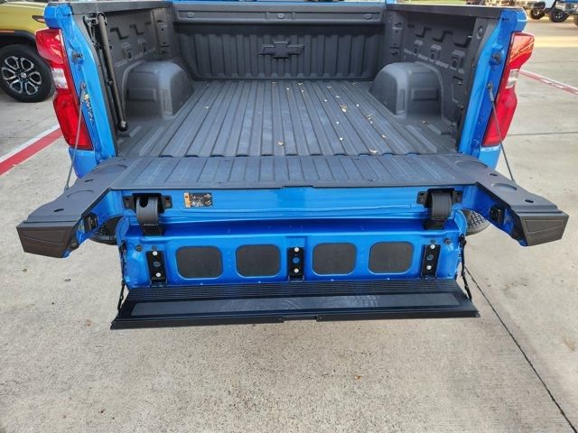 Used 2025 Chevrolet Silverado 1500 ZR2 w/ Technology Package image 34
